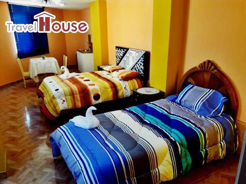 Hostal Travel House