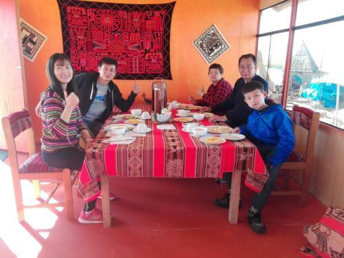 Uros Aruntawi Lodge