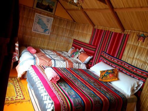 Hostal Uros Lupaka Lodge Hotel