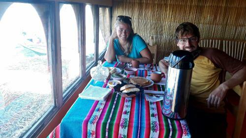 Hostal Uros Lupaka Lodge Hotel