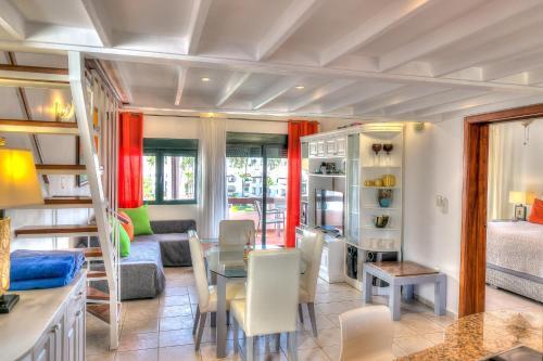 Apartamento Oceanfront Apt With Pool Views In Stanza Mare