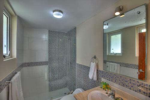 Apartamento Beachfront Apt With Ocean Views In Turquesa