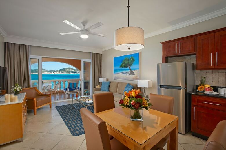 Hotel Divi Little Bay Beach Resort