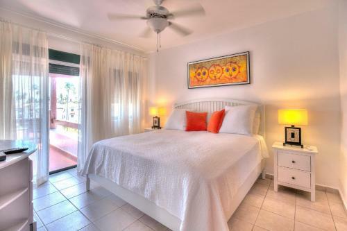 Apartamento Oceanfront Apt With Pool Views In Stanza Mare