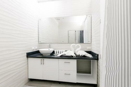 Aparthotel Ducassi Suites Beach Club & Spa Rooftop Pool