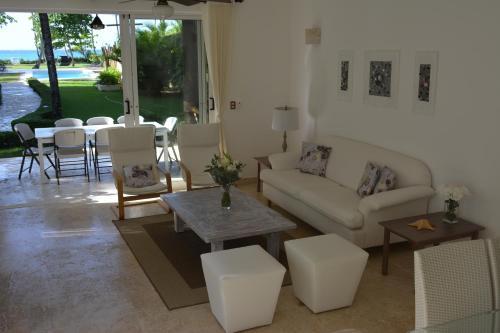 Las Olas Luxury Villas #4