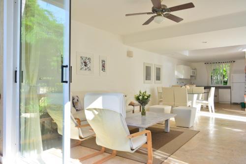 Las Olas Luxury Villas #4
