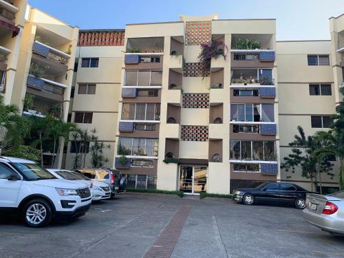 2 Bdr Apartment, Best Location, Ac, Wifi, Netflix