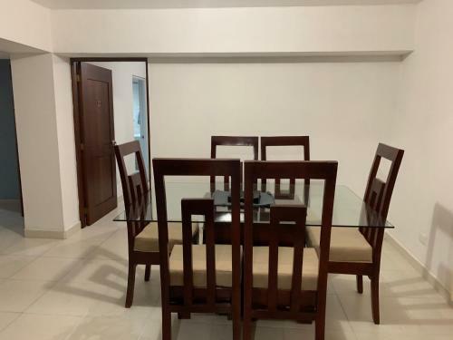 2 Bdr Apartment, Best Location, Ac, Wifi, Netflix