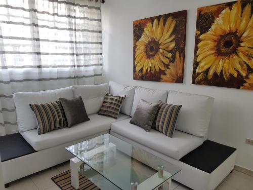 Apartamento En La Esmeralda, Sector Clase A