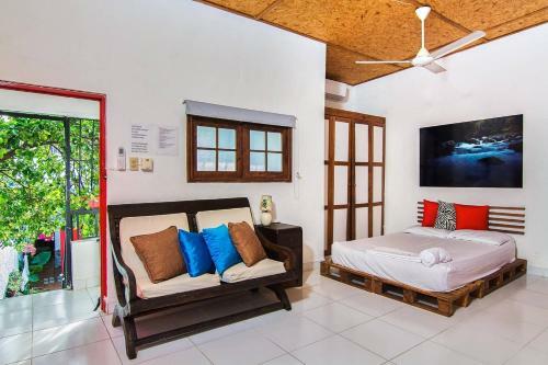 Hostal La Puerta Roja Guess House