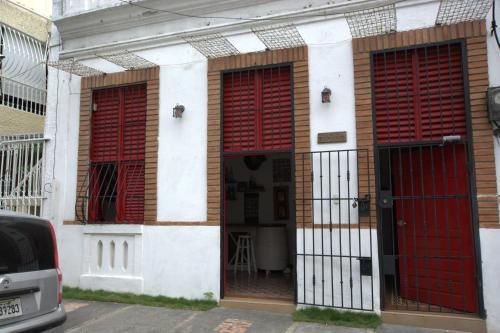 Hostal La Puerta Roja Guess House