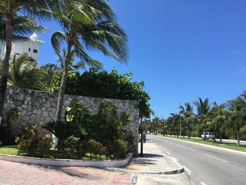 Best Beach Apartments - Cancun Plaza