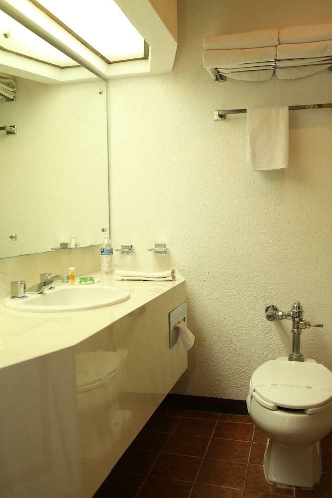 Hotel Paradise Inn