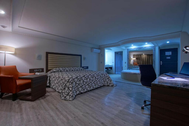 Econo Express Hotel