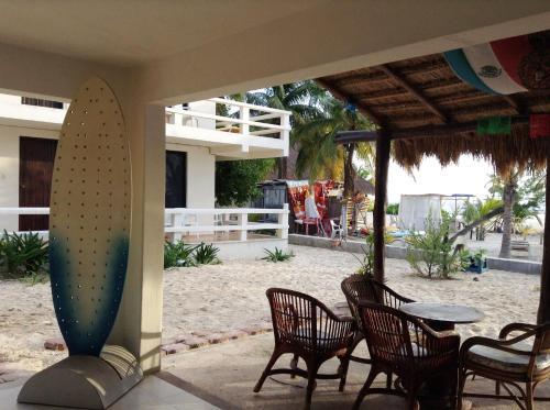 Chichis And Charlies Beachfront Hotel