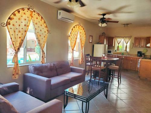 Hostal Coco Caba�as & Casitas Vacation Rentals