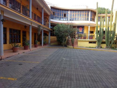 Hotel Plaza Del Sol