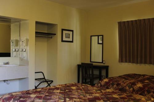 Hotel Flores Hills