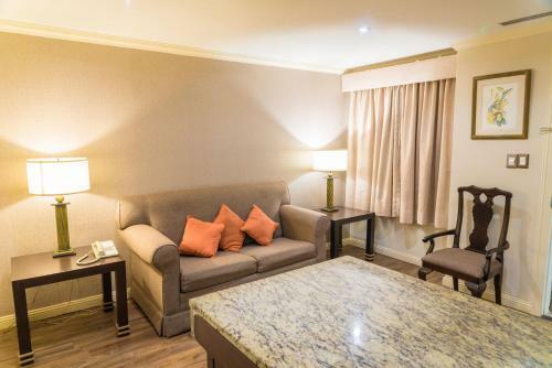Hotel Santa Rosa Suites