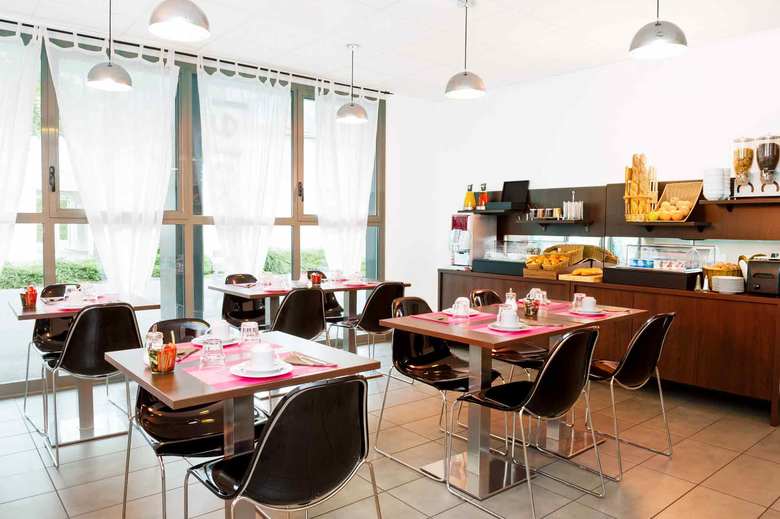 Hotel Tours(.)