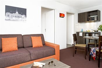 Hotel Tours(.)