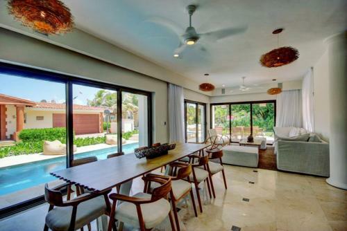 Villa Luxury Beachfront Home By Tripintravel