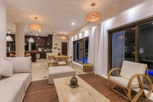 Villa Luxury Beachfront Home By Tripintravel