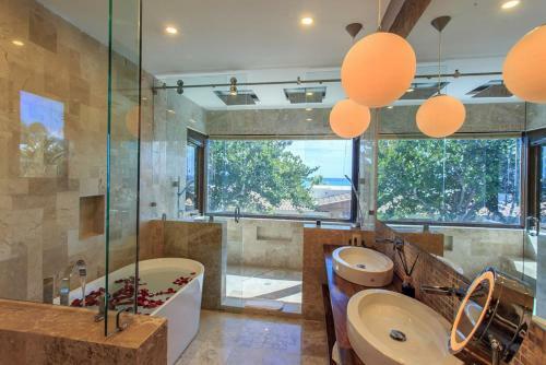 Villa Luxury Beachfront Home By Tripintravel