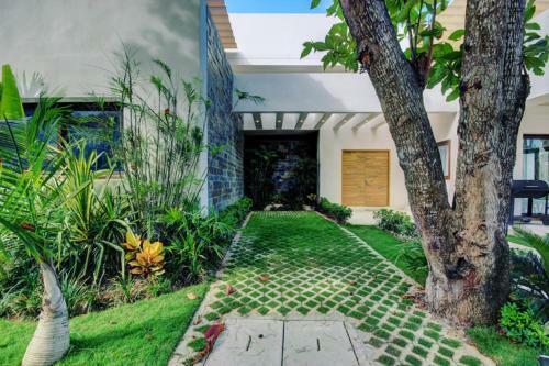 Villa Luxury Beachfront Home By Tripintravel