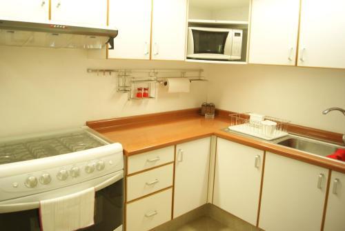 Three Bedroom Home - Walk To Beach & Pool