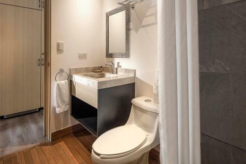 Room Hotel & Suites