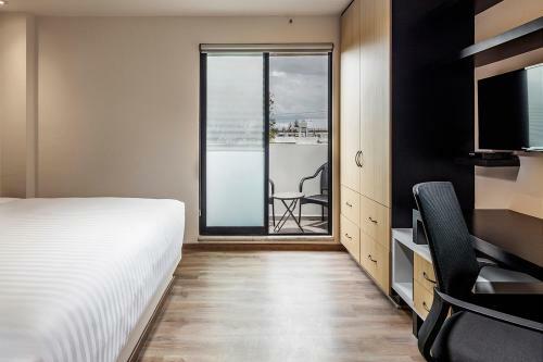 Room Hotel & Suites