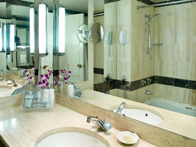 Radisson Blu Hotel, Dubai Deira Creek
