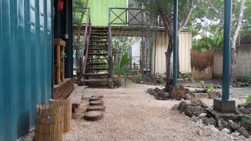 Containme Eco Chic Hotel