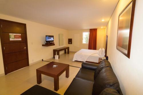 Motel La Isla Auto Hotel