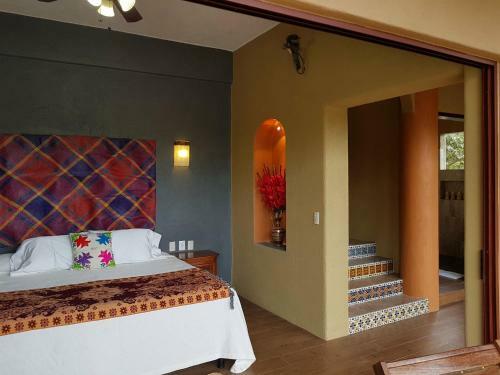 Casa Arcoiris Zihuatanejo B&B