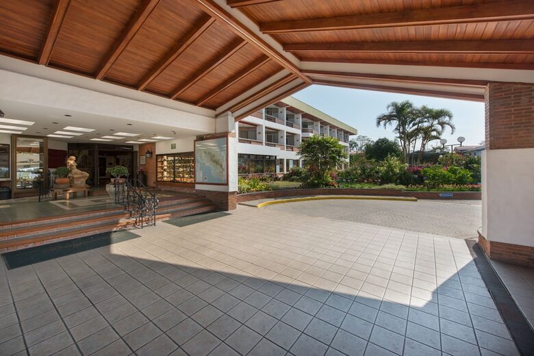Hotel Bougainvillea