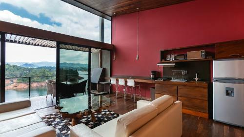 Lodge Luxe By The Charlee