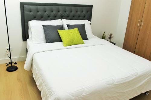 Spacious Lleras Loft Apartment