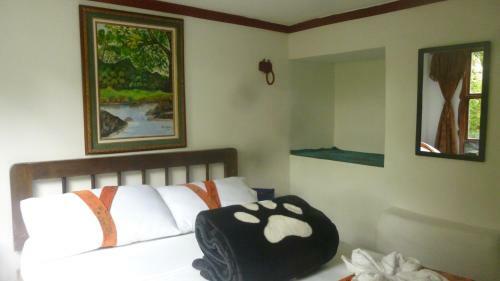 Hostal Artvelez Hostel