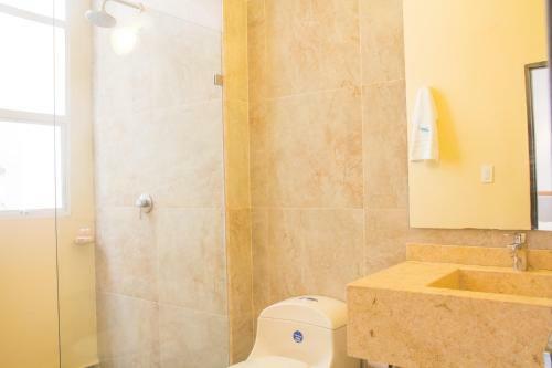 Great Bedroom With Private Bathroom 3