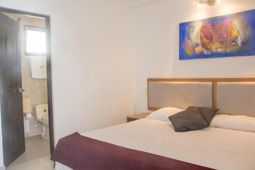 Large Private Bedroom/bathroom In Great House 2