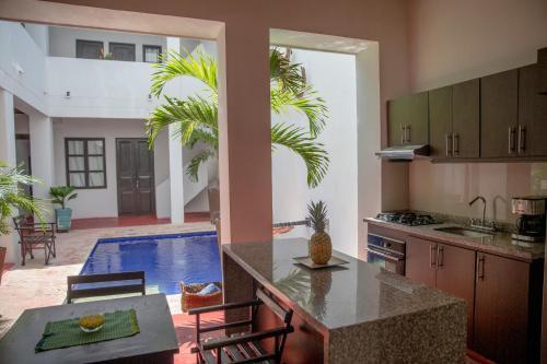 Large Private Bedroom/bathroom In Great House 2