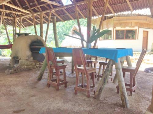 Hostal Zendukua Ecolodge - Manantial River