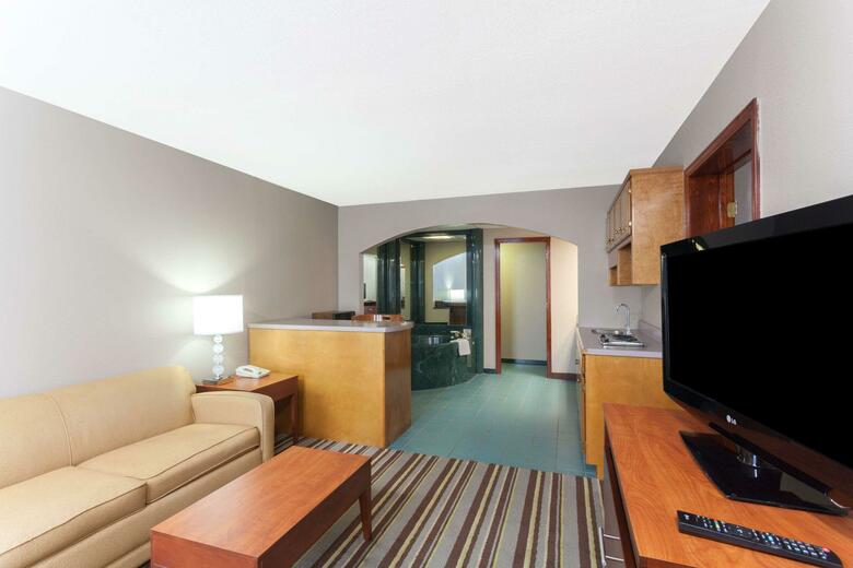 Hotel Super 8 Clarksville Northeast