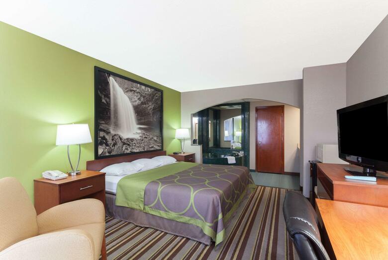 Hotel Super 8 Clarksville Northeast