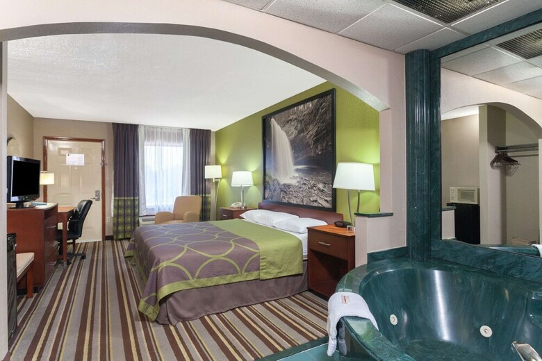 Hotel Super 8 Clarksville Northeast