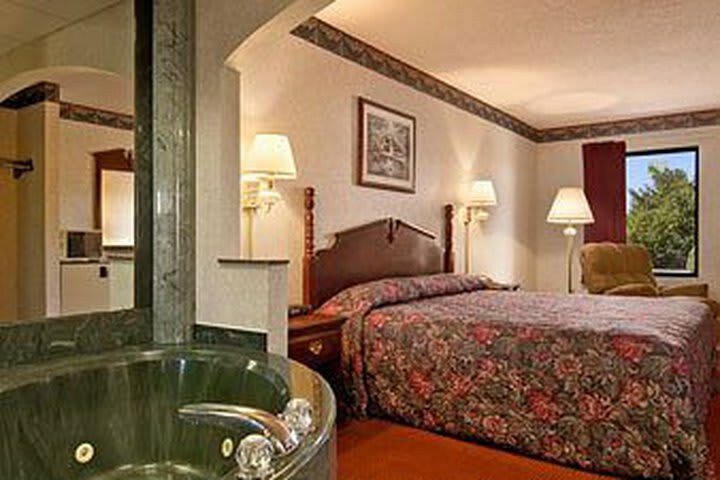 Hotel Super 8 Clarksville Northeast