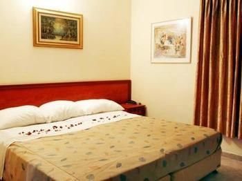 Arlozorov Suites Hotel